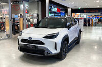 「トヨタ・ヤリス クロス」。2021年シエナのショッピングモールで、販売店の出張展示車を撮影。