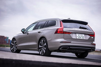 ボディーサイズは全長×全幅×全高＝4760×1850×1435mm、ホイールベース＝2870mm。車重は2070kgと発表されている。