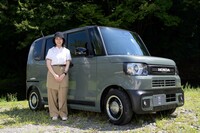 「N-BOXジョイ」のパッケージデザインを担当した飯泉麻衣さん。機能面でのキモである、荷室空間の“つくり替え”を担った。