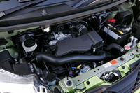 
	最高出力69psの、1リッター直3エンジン。このほか「ルーミー」には、98psを発生する1リッター直3ターボエンジンもラインナップされる。
	