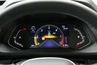 大幅に進化した機能・装備も新型「カングー」のトピック。「クレアティフ」と「インテンス」では、メーターに代えて7インチ液晶のデジタルインフォメーションディスプレイが搭載される。