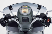 「ベスパ・セイ ジョルニ エディションII」登場　スポーティーな走りと装いの限定モデルの画像