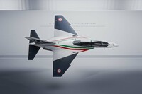 上部からの俯瞰（ふかん）。グラフィックは直線と曲線を巧みに組み合わせたものとなっている。