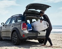 サーフィンをコンセプトに開発された「MINIクロスオーバー」発売の画像