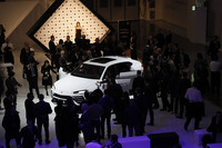 「ウルス」発表会場の様子。世界中からサプライヤーやディーラー関係者、顧客、プレスが合わせて約800人招かれた。