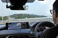 四国を出て、淡路島に渡る。「CX-80」は予防安全システムも充実しており、ドライバーの異常を検知して車両を自動停車（自動車専用道路では路肩に寄せて停車）させる「ドライバー異常時対応システム」も装備される。