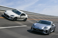 「トヨタGR 86」と新型「スバルBRZ」は、クルマのベースは共有しつつ、両メーカーの思想を反映した、異なる走りの味つけがなされているという。