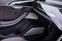 23個ものスピーカーが備わるBang ＆ Olufsen 3Dアドバンストサウンドシステムは、82万円のオプションアイテム。