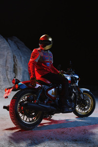 「ロイヤルエンフィールド・ショットガン650」にレーシーな装いの限定モデル登場の画像