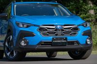 よりラギッドな意匠となったフロントグリル。エンジンの冷却性向上と空気抵抗の低減を両立するべく、状況に応じて自動で開閉する「アクティブグリルシャッター」が設けられている。