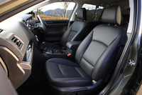 上級グレード「リミテッド」に標準装備される本革シート。ブラックとアイボリーの2色が用意される。