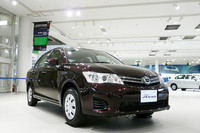 トヨタ、新型「カローラ」を発売