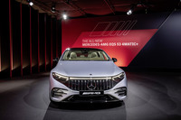 他のAMG車と同じく、縦ルーバーのグリルデザインが採用された「AMG EQS53 4MATIC＋」のフロントフェイス。