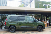 「ベルランゴ ロング」のサイドビュー。ボディーサイズは従来型と同じで、変更はない。