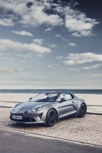 ボディーカラーには受注生産の「グリ トネール マット」（写真）に、「ブルー アルピーヌM」「ブラン イリゼM」の全3色が用意される。