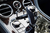 「コンチネンタルGT」シリーズはもちろんのこと、ベントレーとして初となる8段デュアルクラッチトランスミッションを搭載している。