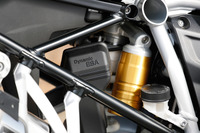 走りに関する充実した装備も「R1250GS」の特徴。足まわりには電子制御可変サスペンションの新型「ダイナミックESA」が採用されており、路面の状況に応じて最適な減衰力を選択することができる。