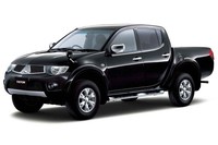 三菱トライトン