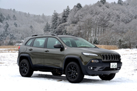 「チェロキー ウォーリアー」は現行チェロキー初の限定車。発売は2014年8月。限定数は150台。
    