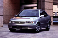 「トヨタ・カローラ」
日本を代表する大衆車で、世界140カ国以上で生産・販売されているワールドワイドカーでもある。現在はセダンを「カローラ アクシオ」、ワゴンを「カローラ フィールダー」と称している。“ザッパ”は単に「カローラGT」という表記なので、8代目のモデルと思われる。（写真は2005年モデル）