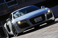 LEDが目を引くフロントマスクは、いまやアウディ車全般のトレードマークだ。