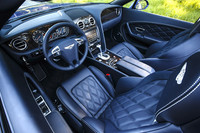 「コンチネンタルGTスピード コンバーチブル」の豪華なインテリア。デザインそのものは、クローズドボディーのクーペと変わらない。