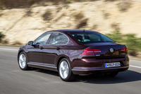 新型「パサート」は、全車ストップ＆スタートシステムを標準装備。1.4リッターのTSIエンジンには、気筒休止システム（ACT）も備わる。
    