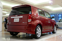 荷室は5名乗車時で310リッターの容量を確保。6：4分割可倒式のリアシートを倒せば、709リッターに拡大する。
