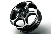 「MODELLISTA X-CLAW」と名付けられた、オリジナルホイール。