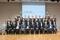 参加者の記念撮影。
    