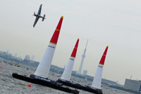 「ラウンド・オブ14」にてレーストラックに臨む室屋選手だが、機械の故障でスモークが出ず、＋1秒のペナルティーを受けてしまう。