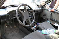 後期型の運転席。ダッシュボードのデザインも東欧車のなかではモダンだった。野郎同士の旅ムードがぷんぷんと漂う。