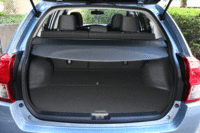 ラゲッジルームの容量は、後席を起こした状態で407リッター、たたんだ状態で872リッターと、いずれもガソリン車と共通。（写真をクリックすると、シートの倒れる様子が見られます）
    