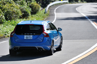 ボルボS60 T4 R-DESIGN（FF/6AT）／V60 T6 AWD R-DESIGN（4WD/6AT）【試乗記】の画像