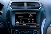 センターコンソールに備わるインフォテインメントシステム「MyFord Touch」のモニター。販売店オプションでSDメモリーナビゲーションシステムも用意されている。（写真をクリックすると、オーディオや空調などの画面が見られます）