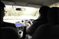 
	写真上：トヨタ「ボルツ」
	写真下：ボルツについて語る、自動車テクノロジーライターの松本英雄氏（左）と、webCGエグゼクティブディレクターの大川悠
	 