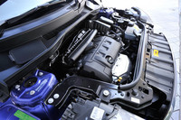 「クーパー」に搭載されるエンジンは自然吸気の1.6リッター直4エンジン。122psと16.3kgmを発生する。