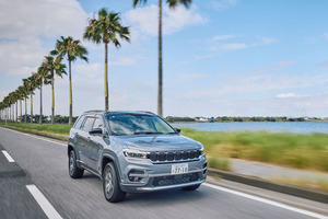 タフな走行性能と7人乗れるユーティリティーが魅力。ジープのSUV「コマンダー」を特集。