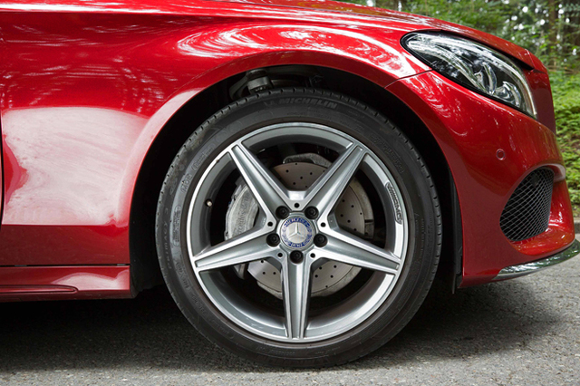 ベンツCクラス（W205）AMG純正18インチランフラットタイヤ付