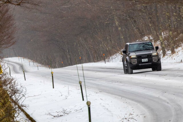 雪で車
の牽引 トヨタ・ランドクルーザー“250”ZX（4WD/8AT）【試乗記】 クロス