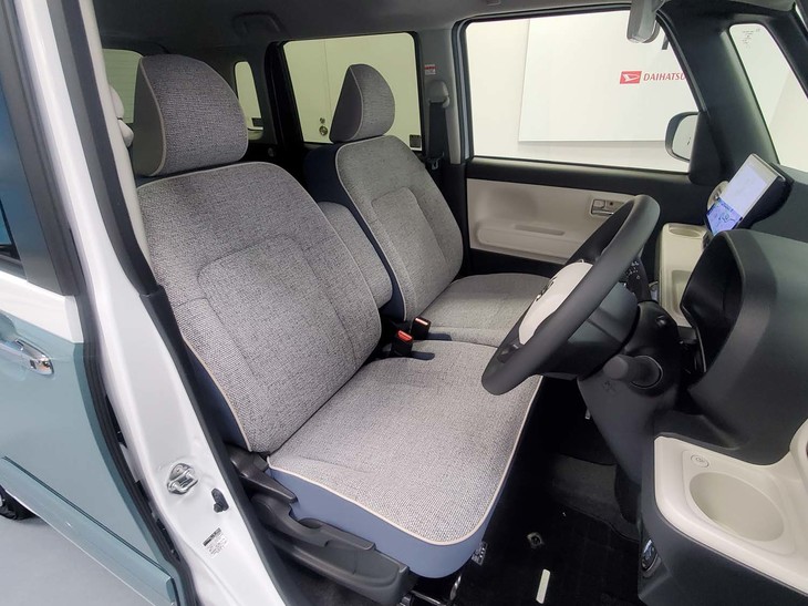 ダイハツ・ムーヴ キャンバス ストライプス（運転席および助手席）