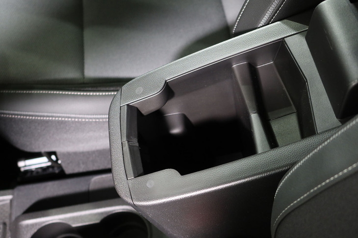 ルノー・グランカングー クルール（アームレスト下の小物入れ）