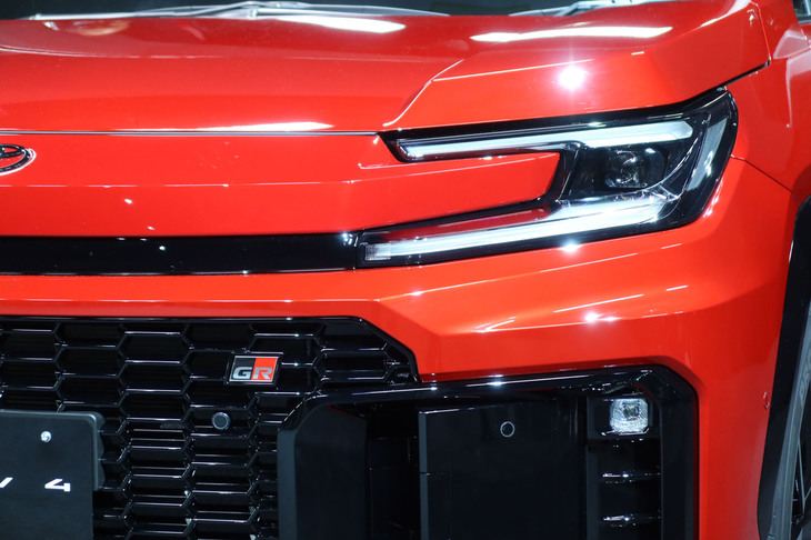 トヨタRAV4 GRスポーツ（ヘッドランプ）