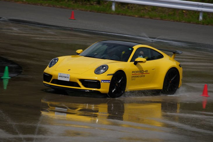 「G-FORCE」に使われるのは「911」の「カレラ」「カレラS」「カレラGTS」のいずれか。筆者にあてがわれたのはオプションの固定ウイングが付いたカレラだった。