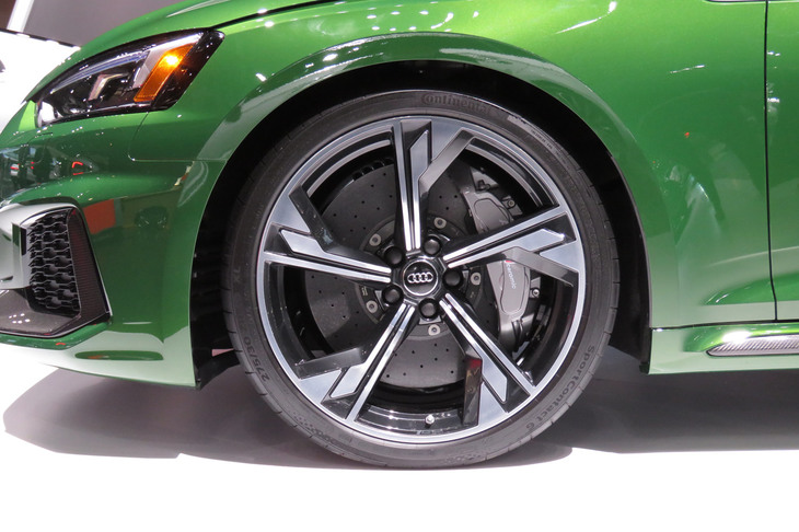 アウディRS 5スポーツバック（フロントホイール）