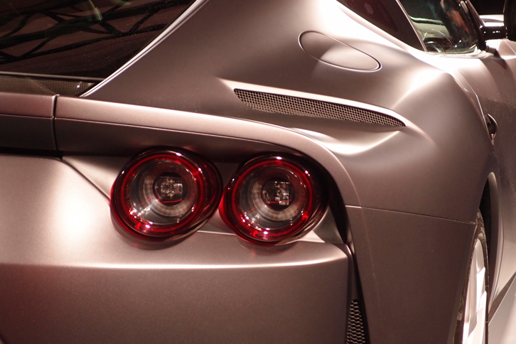 フェラーリ812スーパーファスト（リアコンビランプ）