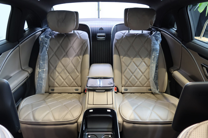 メルセデス・マイバッハS680エディションノーザンライツ（リアシート）