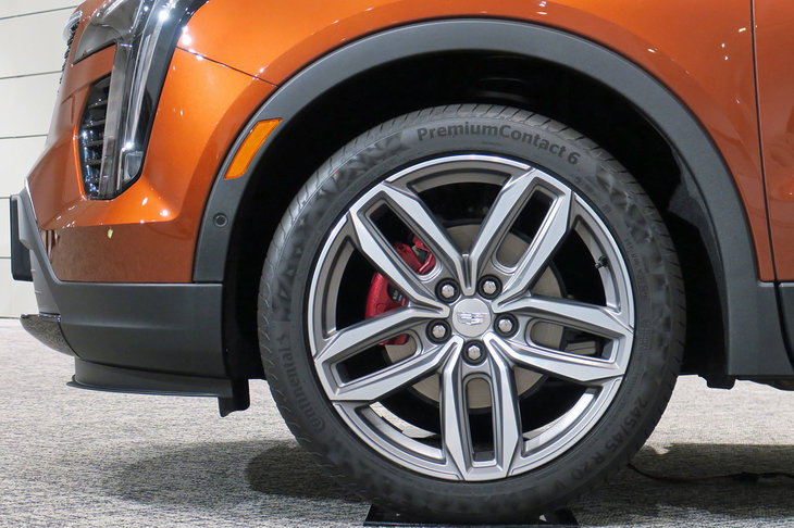 キャデラックXT4スポーツ（タイヤ＆ホイール）