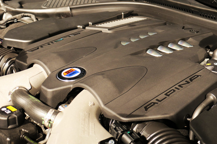 BMWアルピナB8グランクーペ（4.4リッターV8ツインターボエンジン）