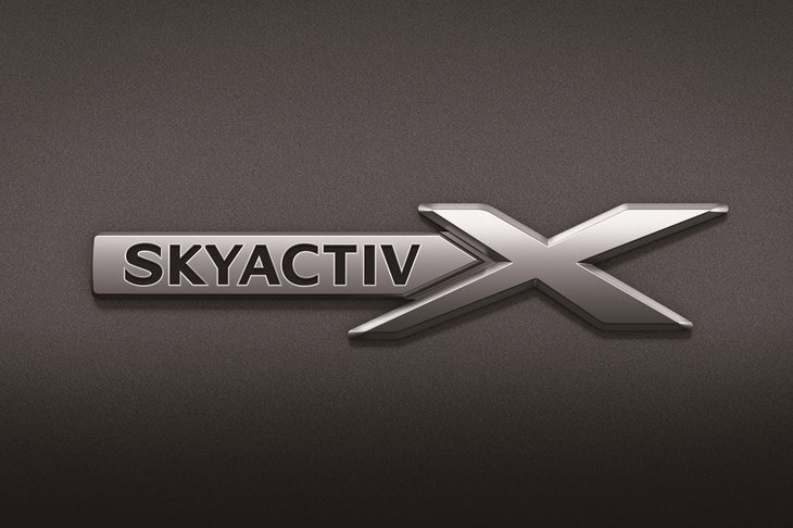 なお、「eスカイアクティブX」はマイルドハイブリッド機構を含むパワーユニット全体の名称であり、SPCCIエンジンそのものについては、これまで通り「スカイアクティブX」と呼ばれる。